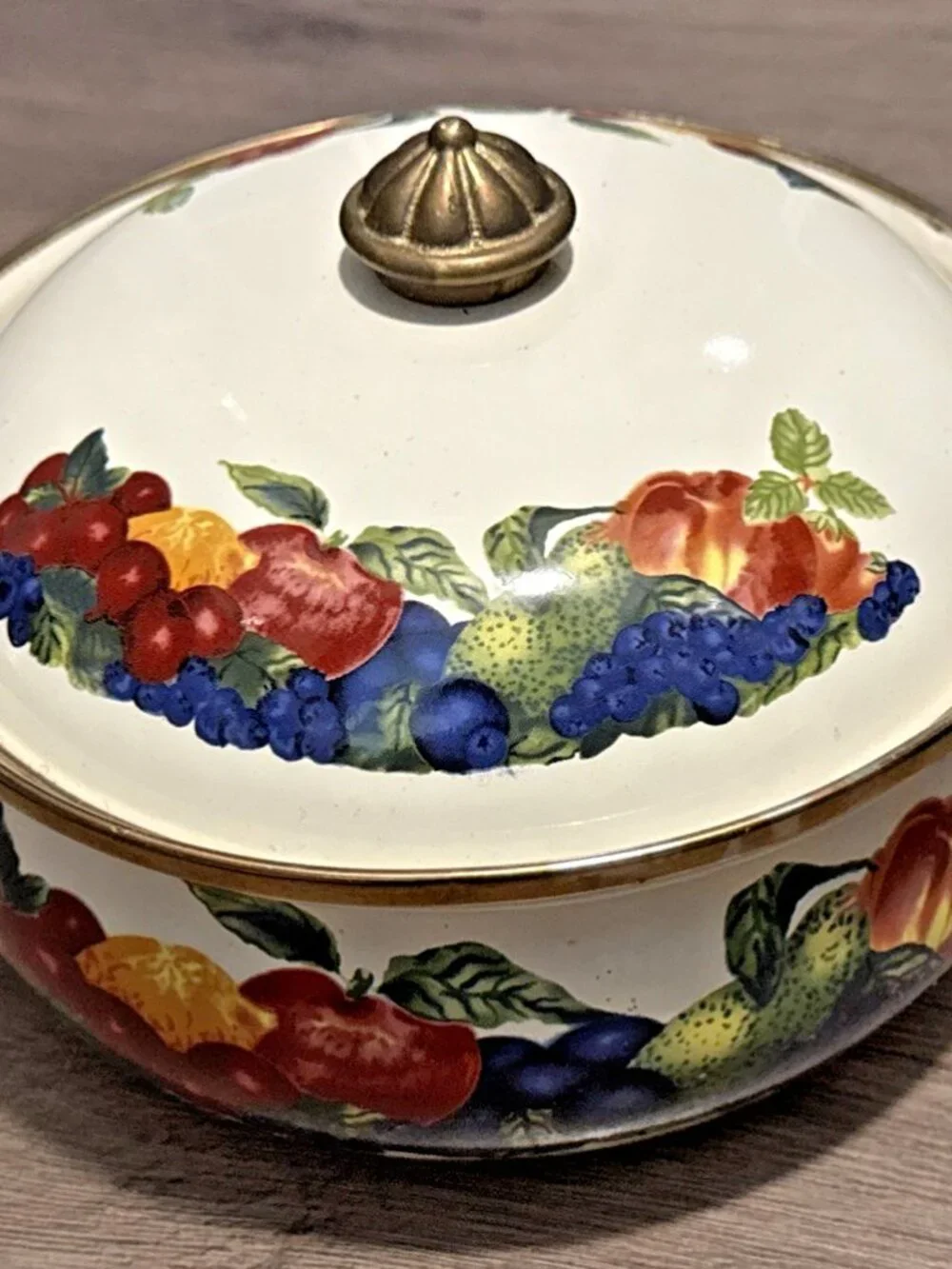 Vintage Lincoware Enamel 2 QT Pot & Lid Fruit Pattern Gold Trim Brass Handles